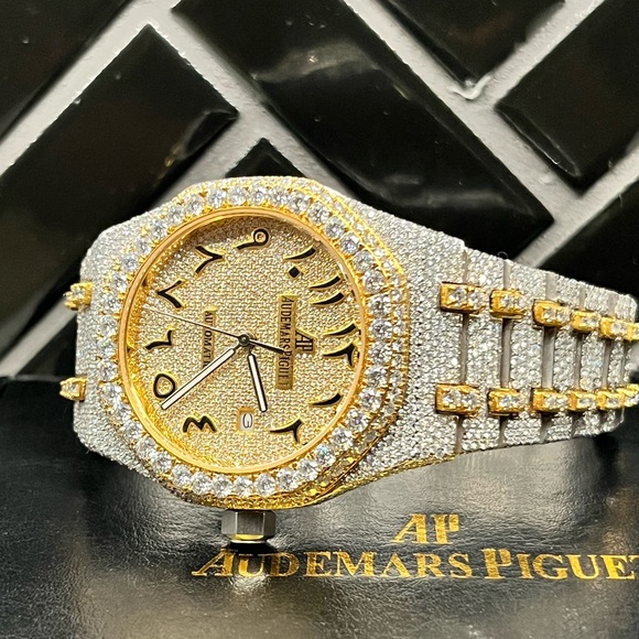 Audemars Piguet Diamond-Studded Gold and Silver Watch - Picture 5 of 7
